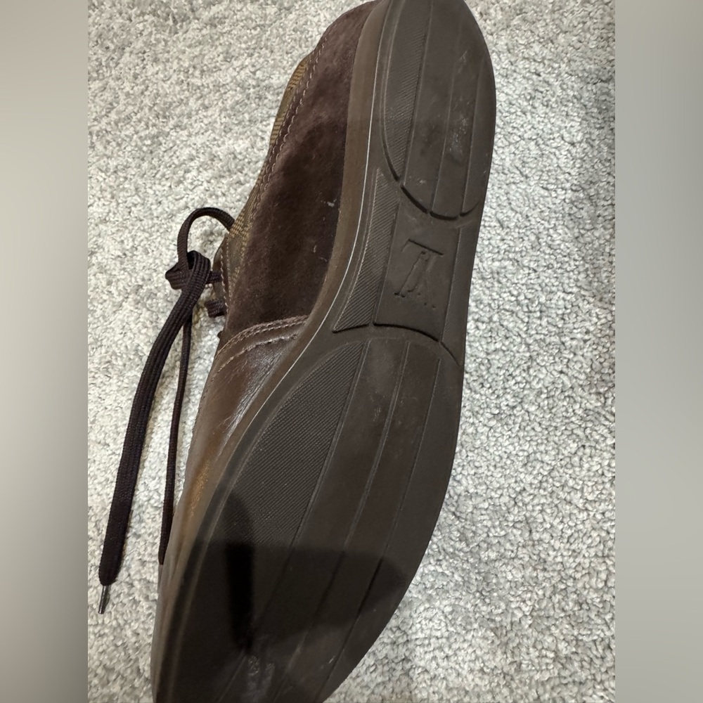 Louis Vuitton Brown Checkered Lace-Up Sneakers. Never Worn - Picture 5 of 5